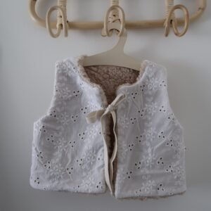 Gilet de berger en broderie anglaise / 12-18 mois