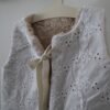 Gilet de berger en broderie anglaise / 12-18 mois