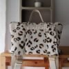 Cartable CP en gaze de coton matelassé – Motif léopard