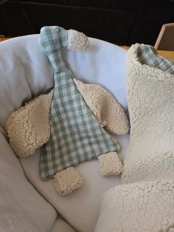 20260206_091517 Doudou Plat "Petite Oie des Bois" couleur sauge